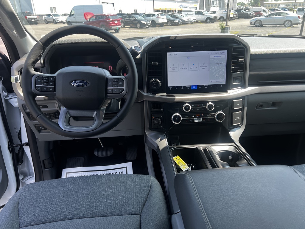 2025 Ford F-150 XLT photo 2