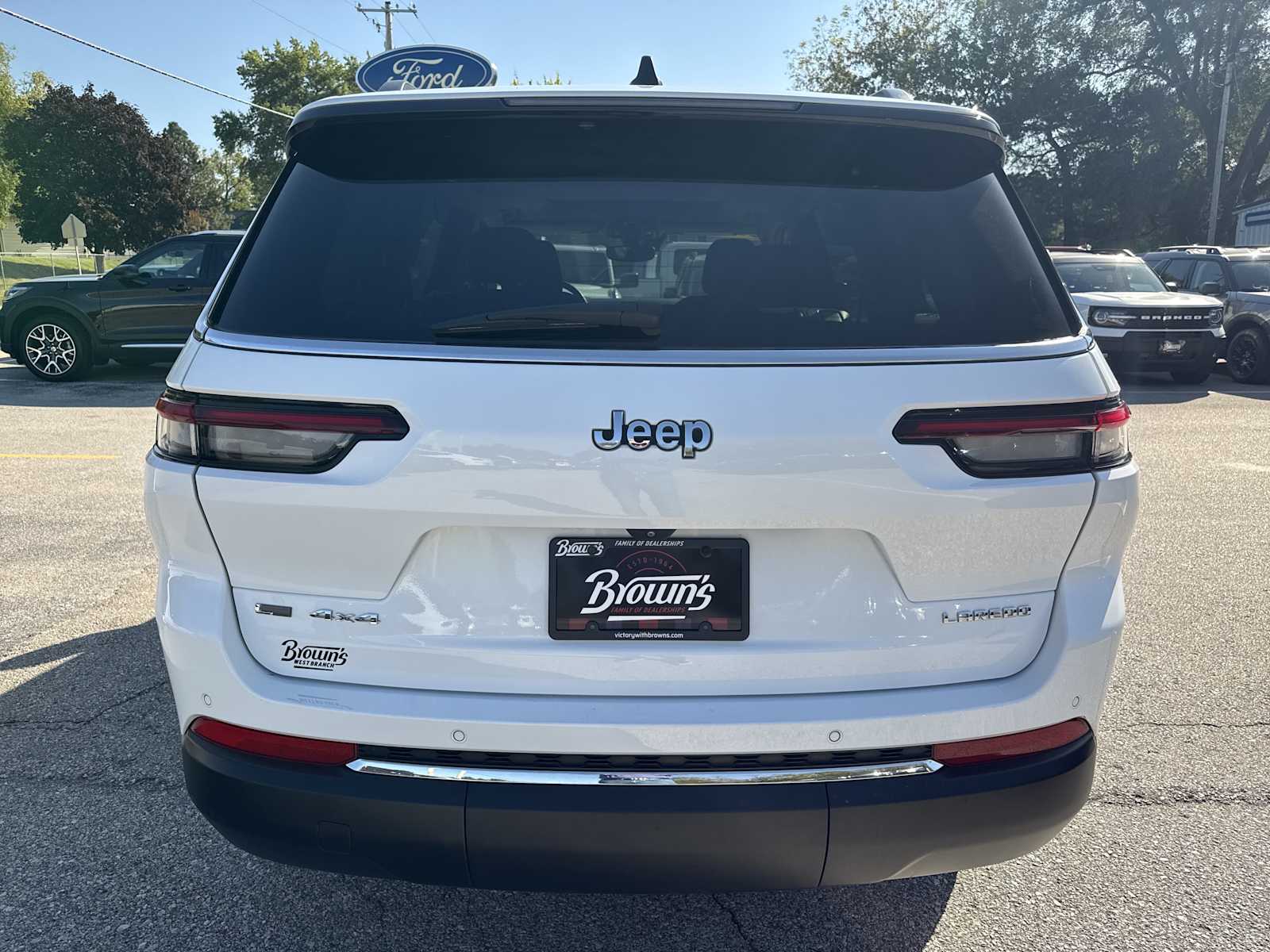 2022 Jeep Grand Cherokee Laredo photo 3