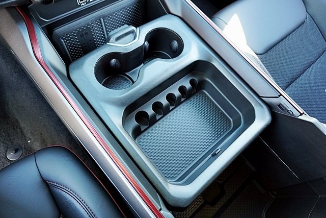 New 2026 Diamond Black Crystal Pearl-Coat Exterior Paint RAM Rebel image 36