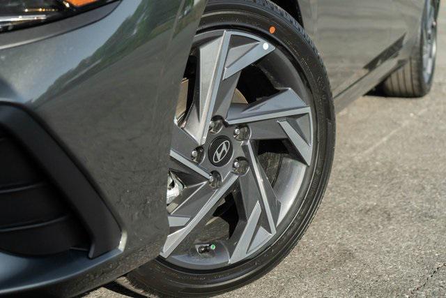 2025 Hyundai Elantra Hybrid SEL Sport photo 2