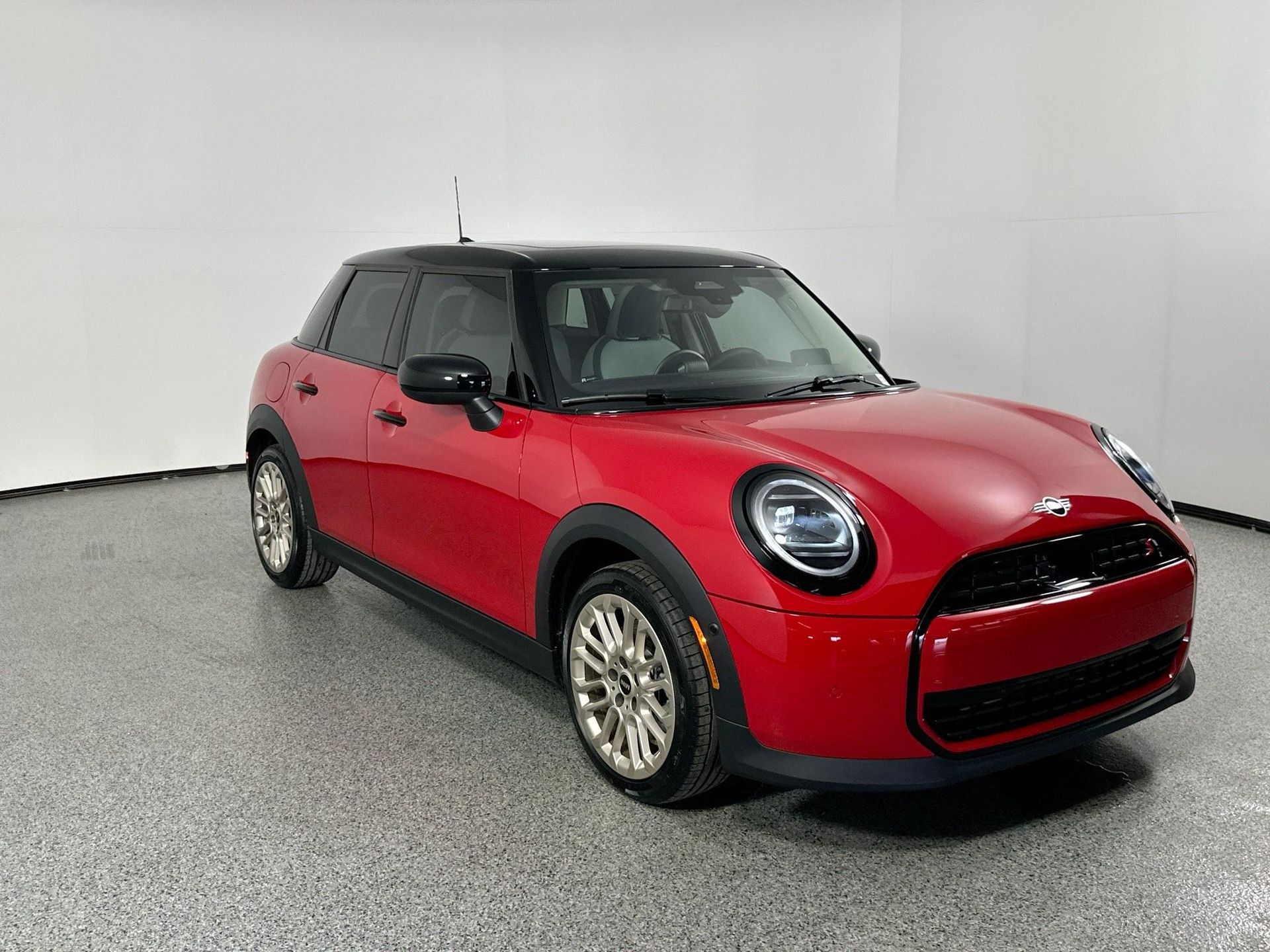 2025 Mini Cooper 4 Door Hardtop Signature photo 3