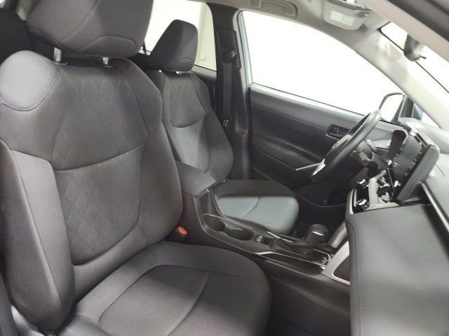 2022 Toyota Corolla Cross LE photo 10