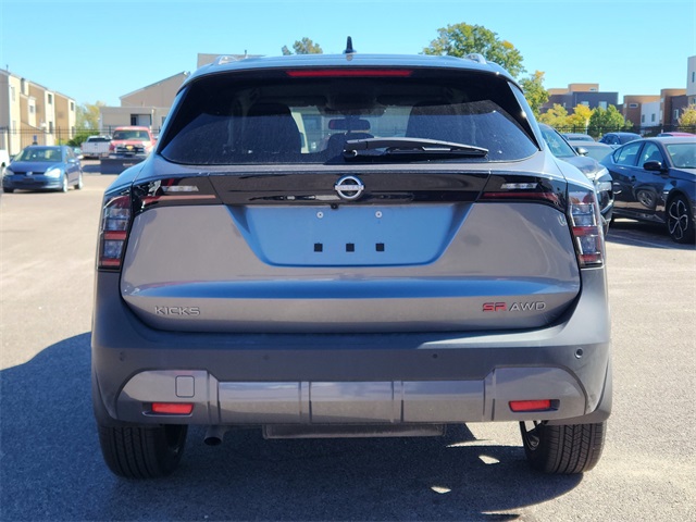 2025 Nissan Kicks SR photo 3