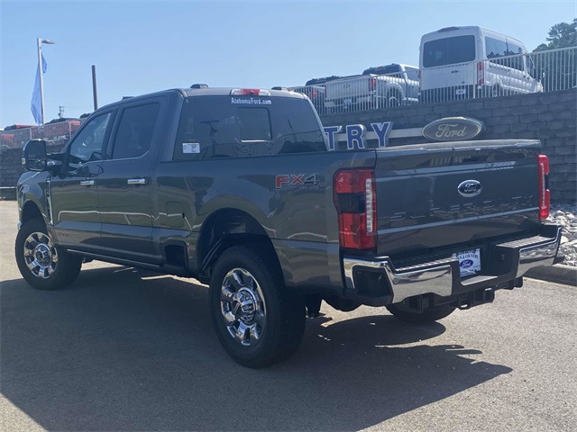 2025 Ford F-350 Lariat photo 3