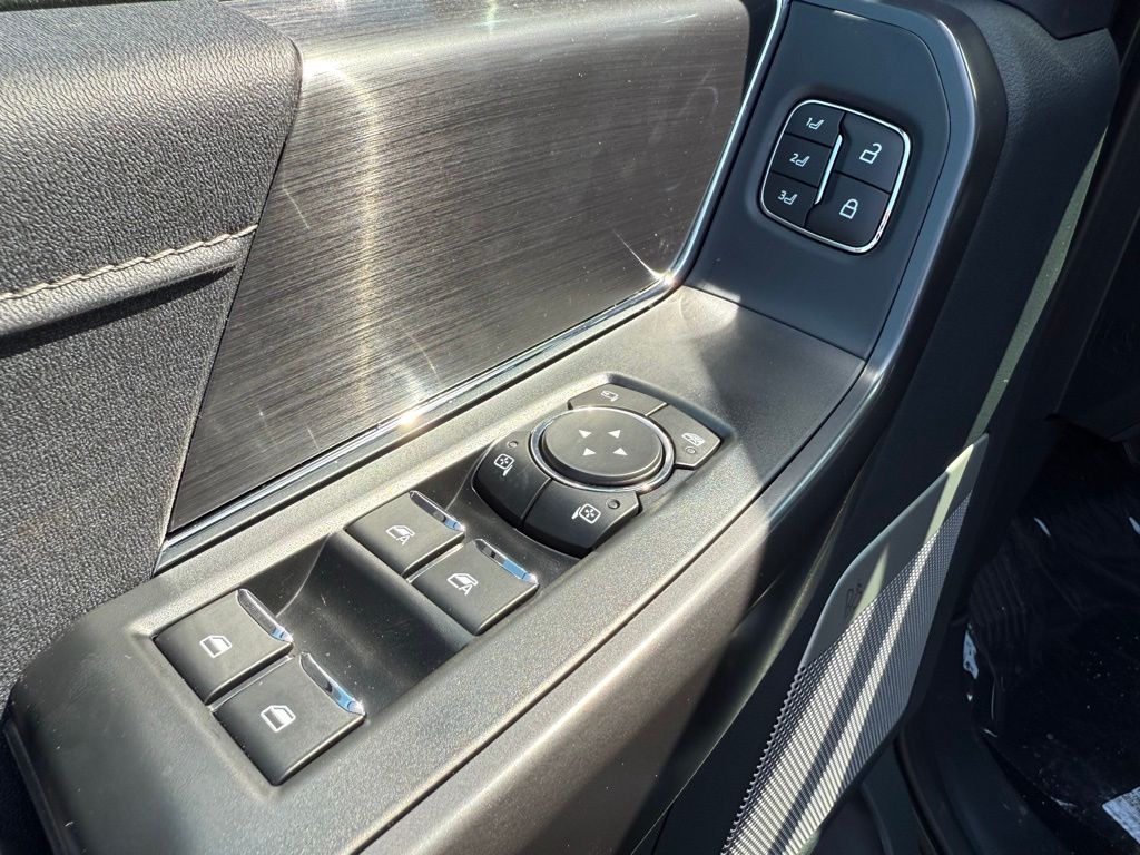 2025 Ford F-150 Lariat photo 13
