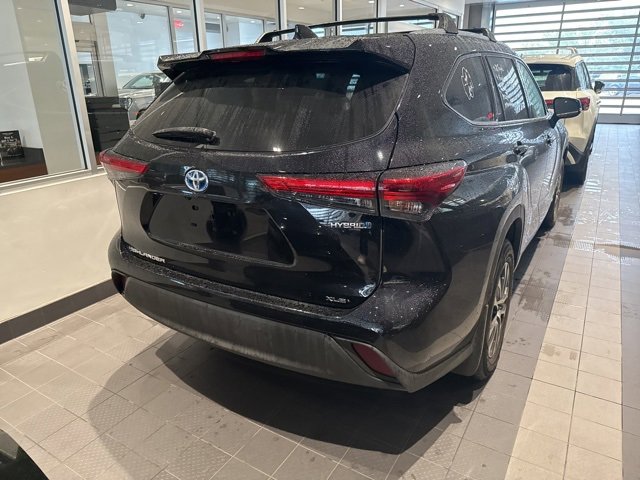 2021 Toyota Highlander Hybrid XLE photo 3