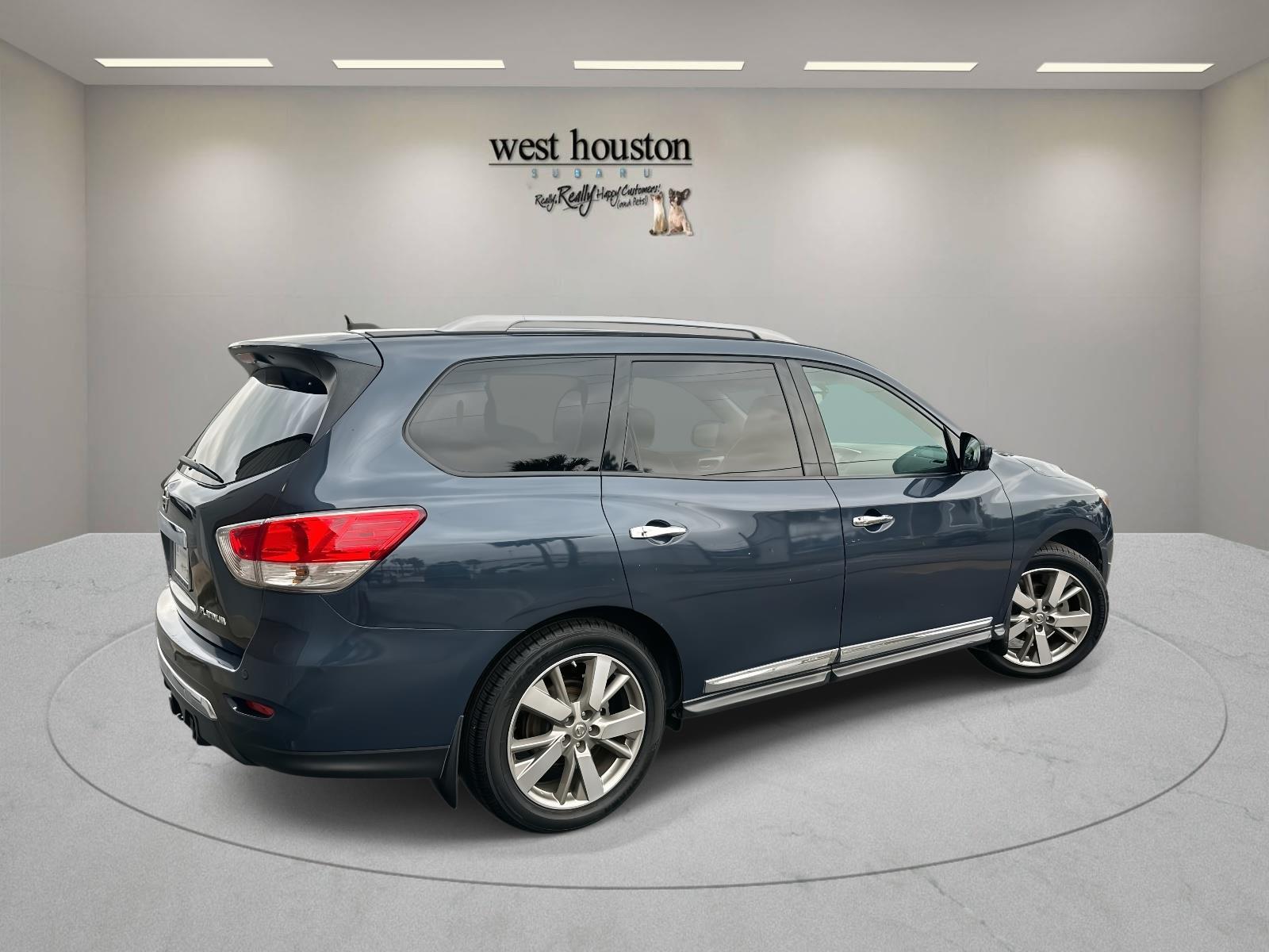 2016 Nissan Pathfinder Platinum photo 4