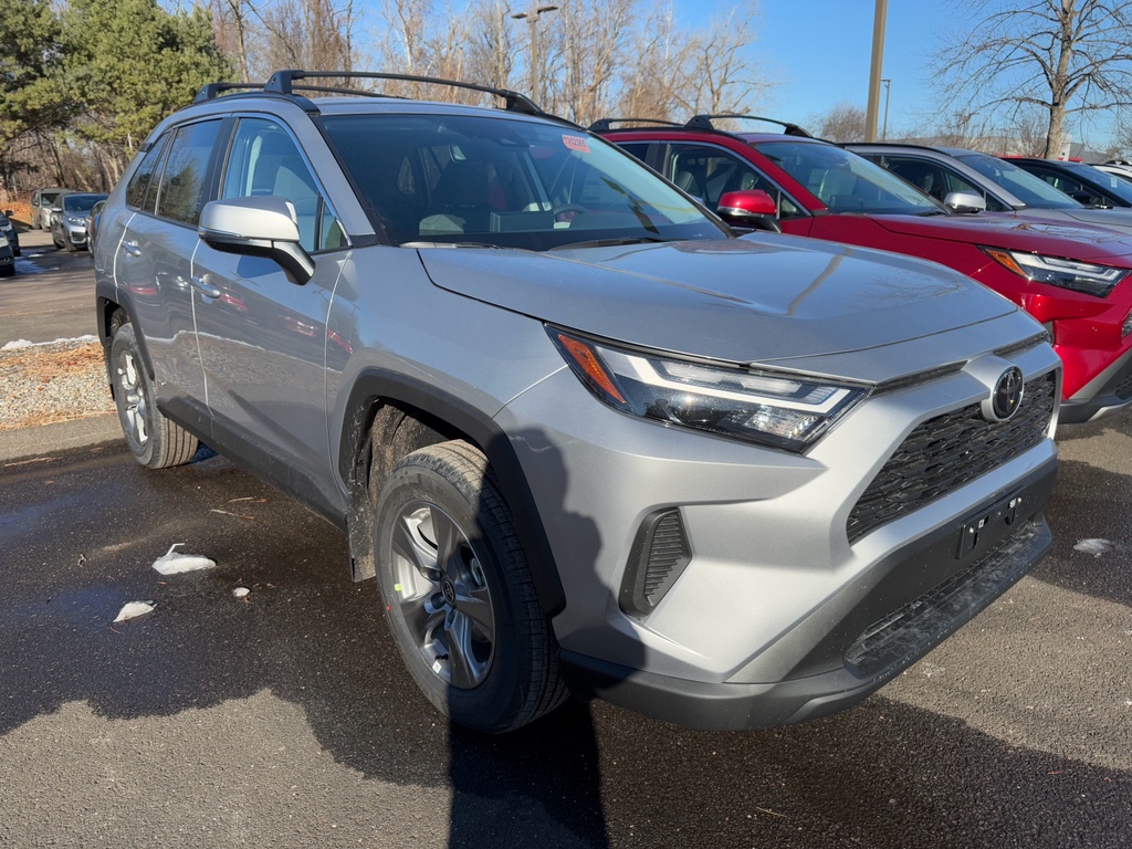2025 Toyota RAV4 XLE's photo