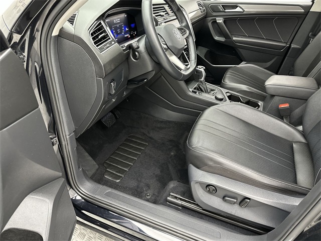 2022 Volkswagen Tiguan SE photo 3