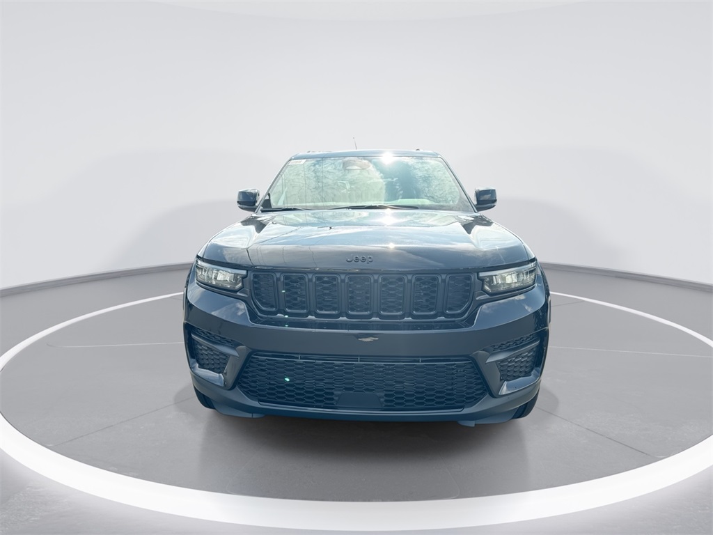 2025 Jeep Grand Cherokee Altitude photo 3