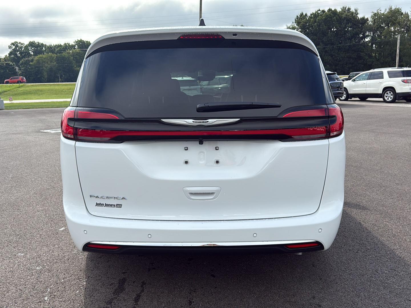 2026 Chrysler Pacifica photo 15