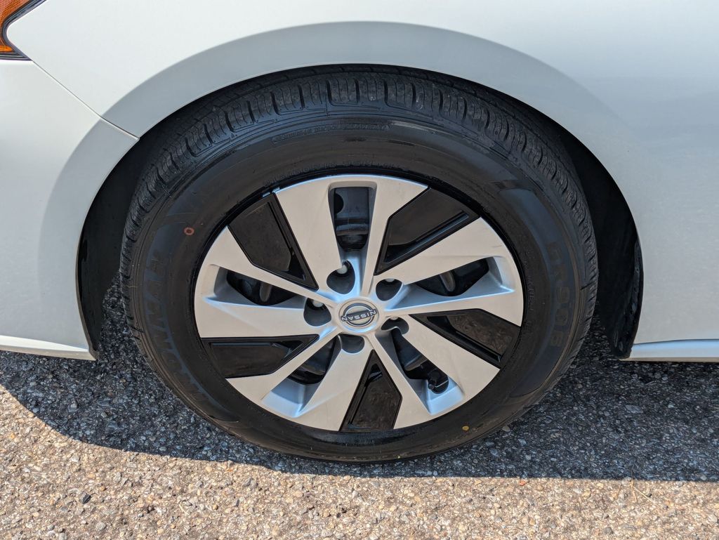 2024 Nissan Altima 2.5 S photo 9