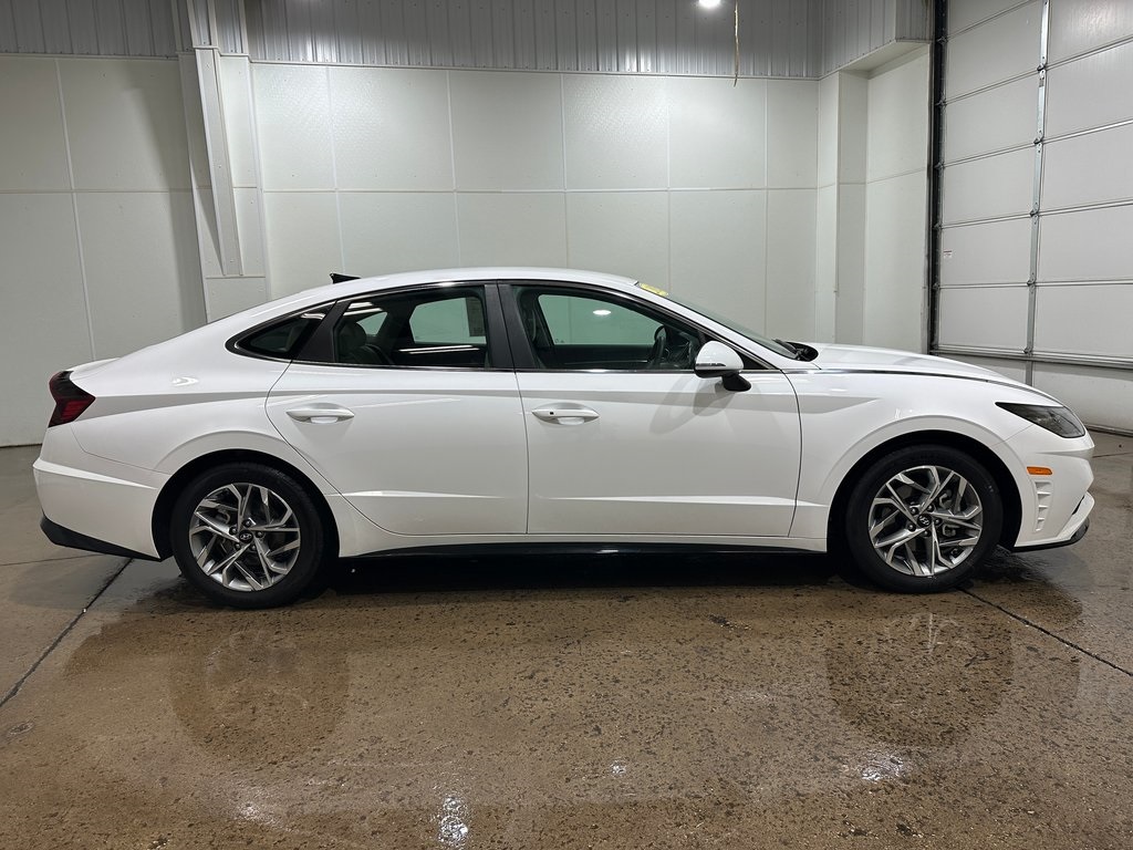 2023 Hyundai Sonata SEL photo 2