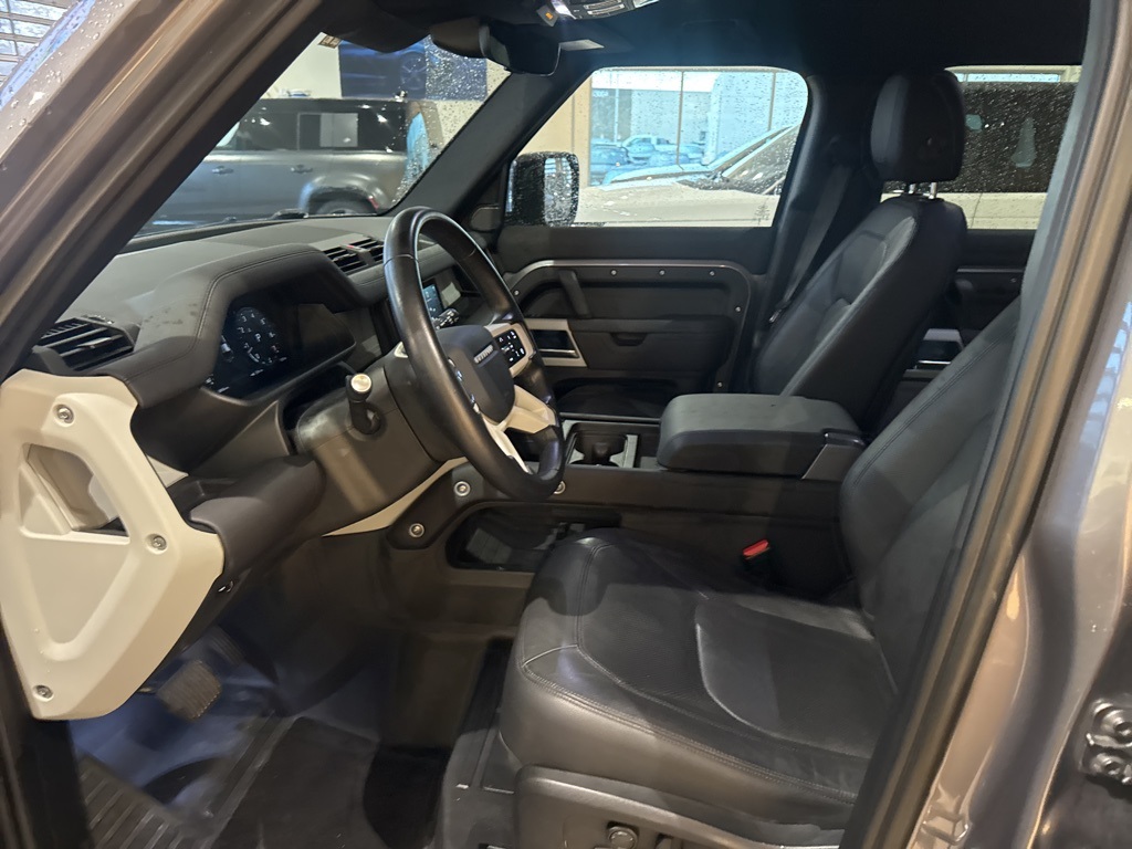 2024 Land Rover Defender 110 S photo 4