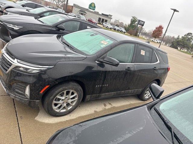 2024 Chevrolet Equinox LT photo 2