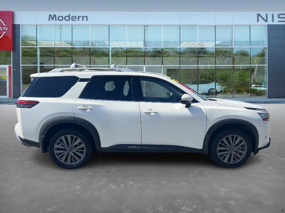 2024 Nissan Pathfinder SL photo 3