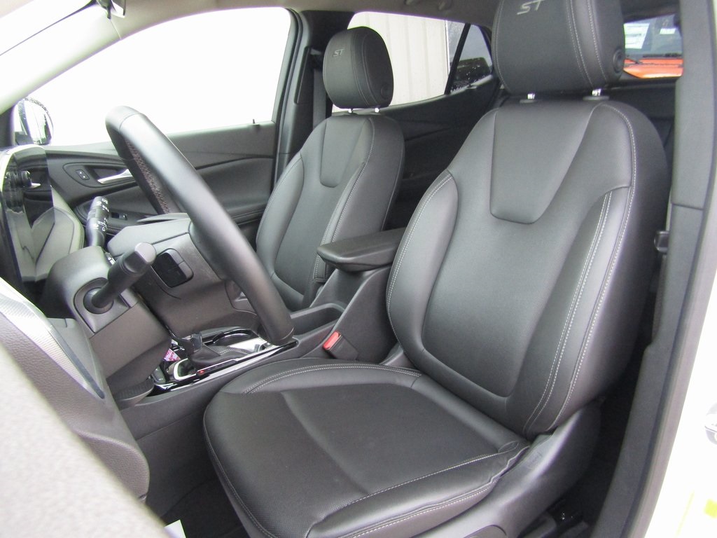 2024 Buick Encore GX Sport Touring photo 8
