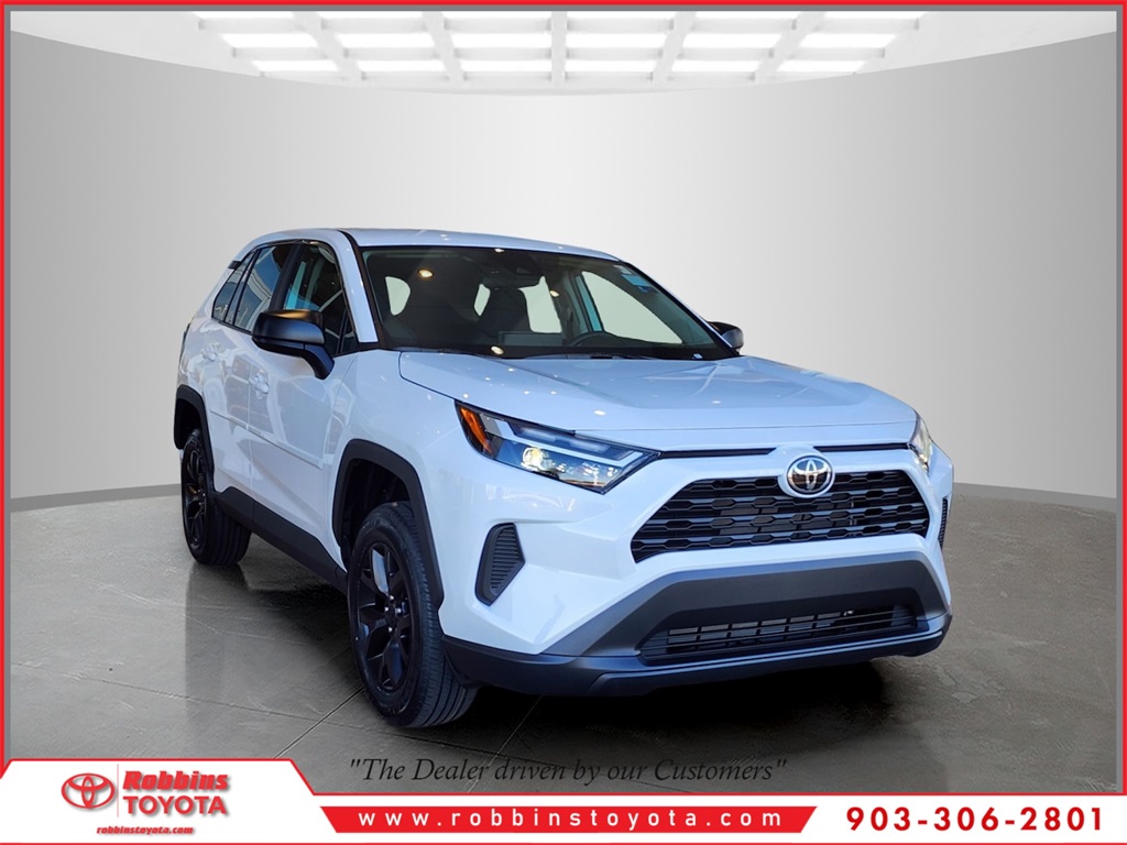 2025 Toyota RAV4 LE's photo