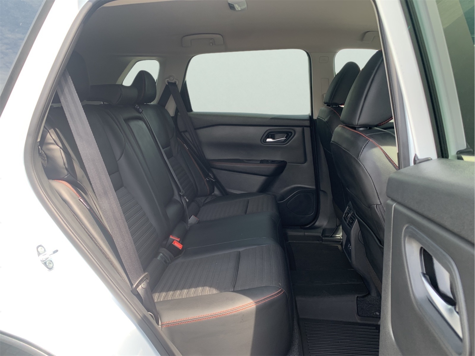 2026 Nissan Rogue SV photo 27
