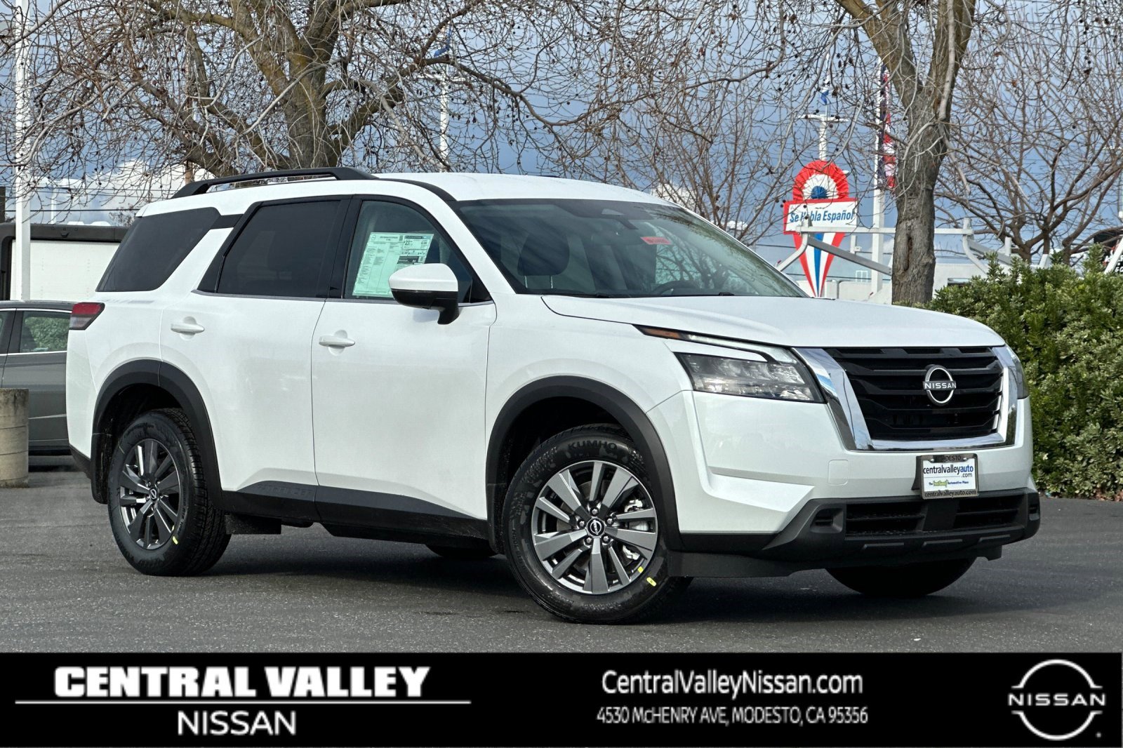 2025 Nissan Pathfinder SV's photo
