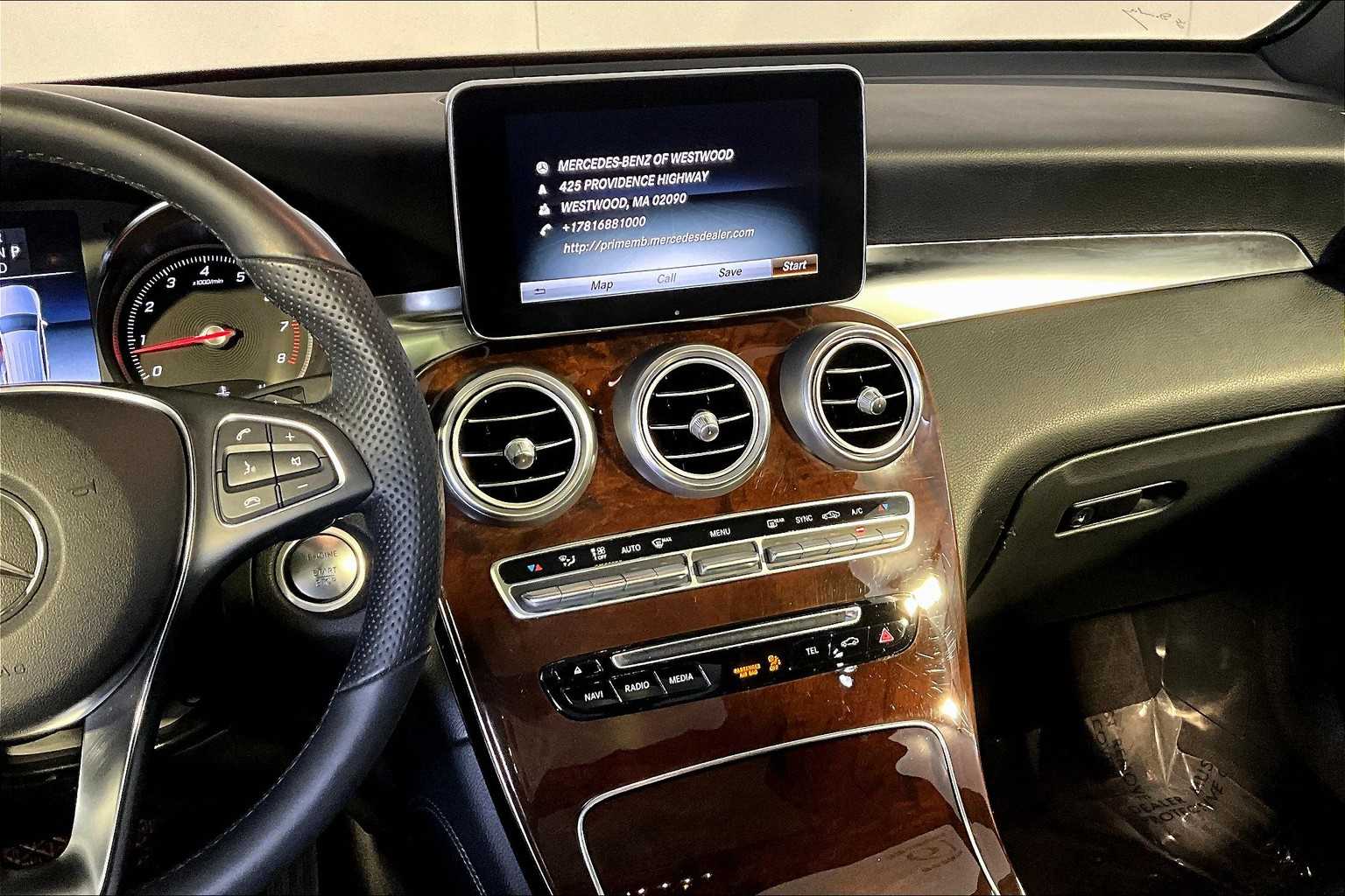 2019 Mercedes Benz GLC 300 4MATIC photo 3