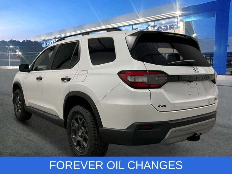 2025 Honda Pilot TrailSport photo 2