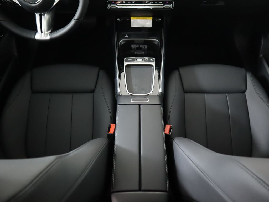 2026 Mercedes Benz GLB 250 photo 17