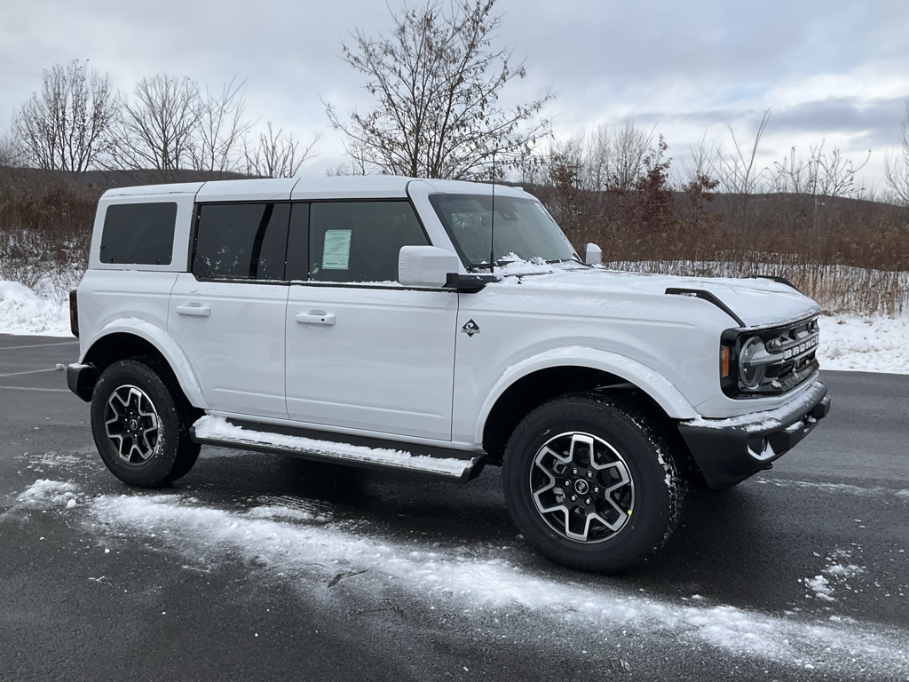 2025 Ford Bronco 4-Door Outer Banks's photo