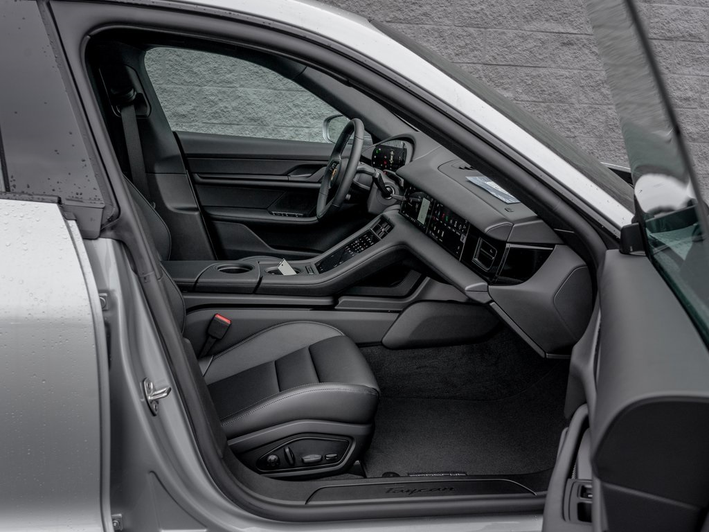 2024 Porsche Taycan photo 3