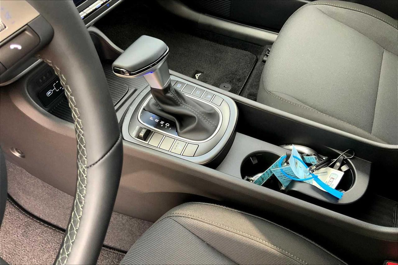 2026 Hyundai Kona SEL photo 7