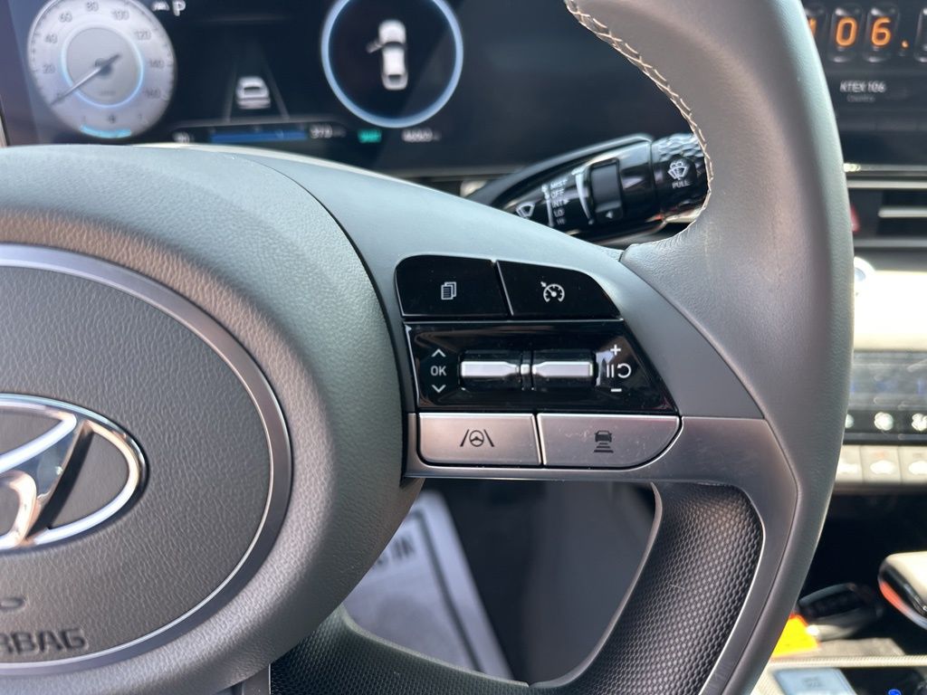 2023 Hyundai Elantra SEL photo 17
