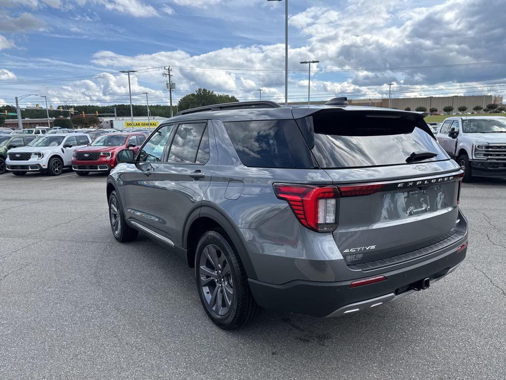 2025 Ford Explorer photo 4
