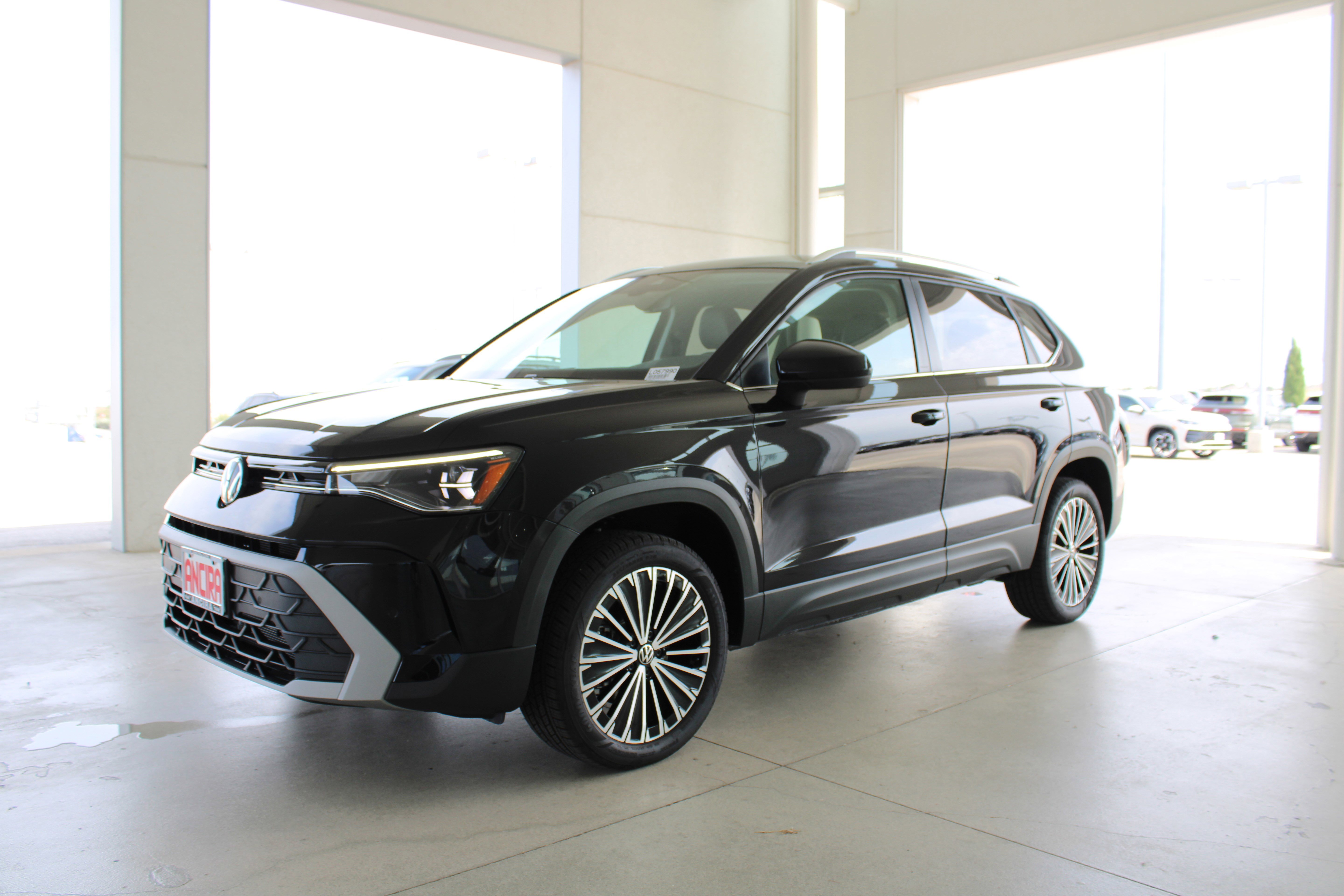 2025 Volkswagen Taos SE photo 2