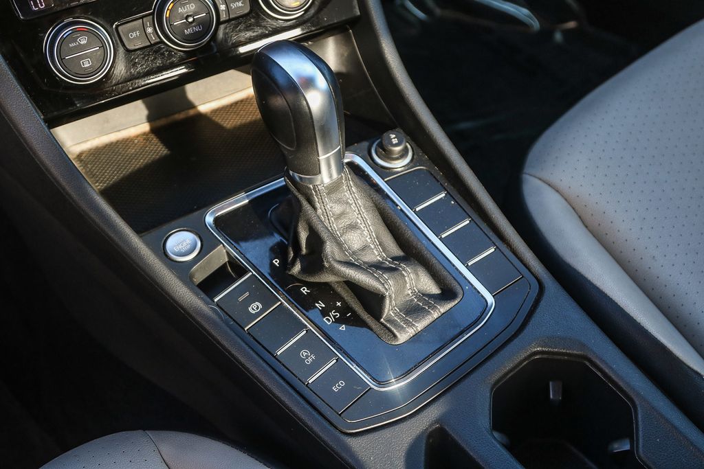 2019 Volkswagen Jetta R-Line photo 19