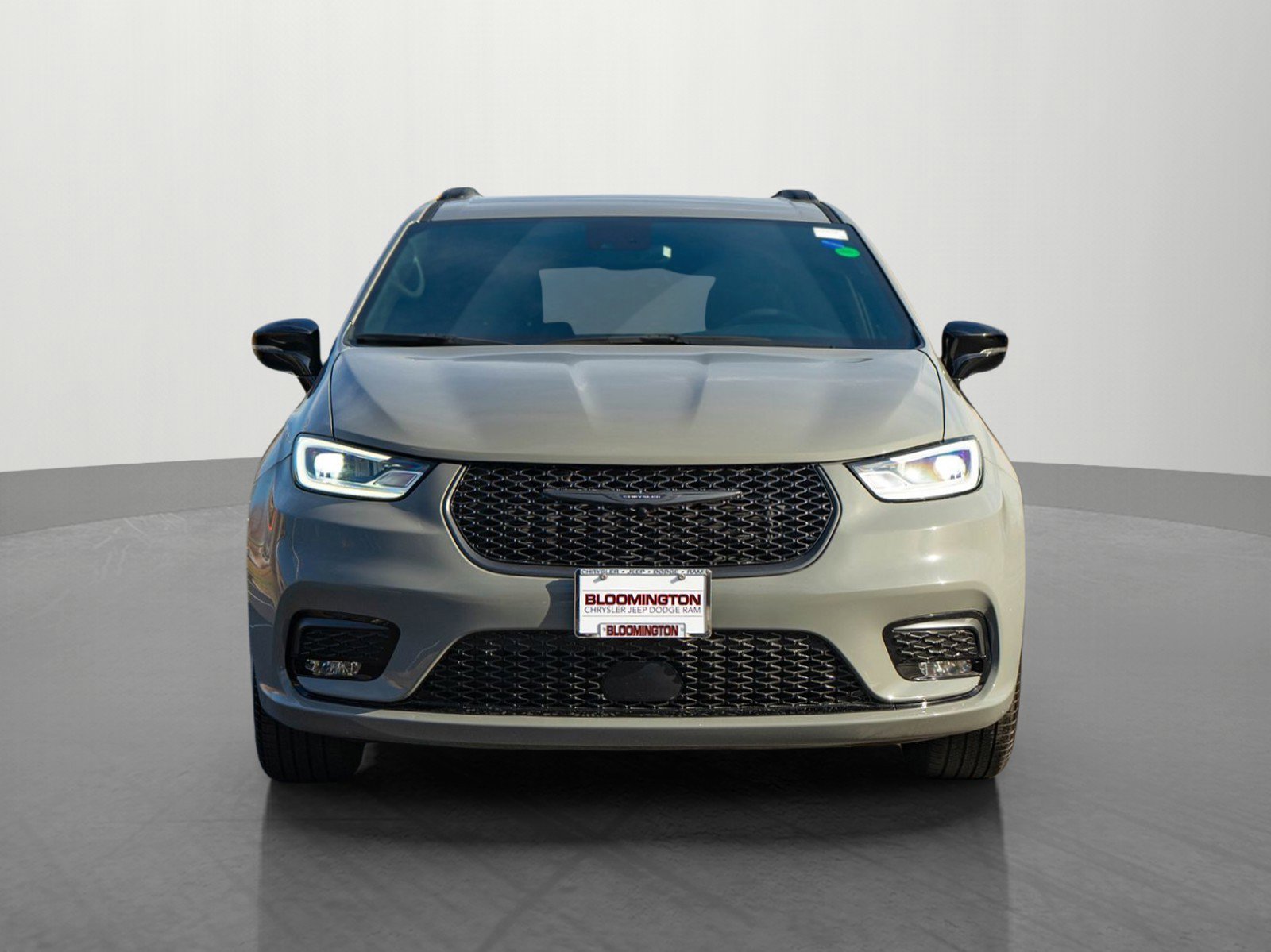 Used 2024 Chrysler Pacifica Touring L with VIN 2C4RC1BG4RR199636 for sale in Minneapolis, Minnesota