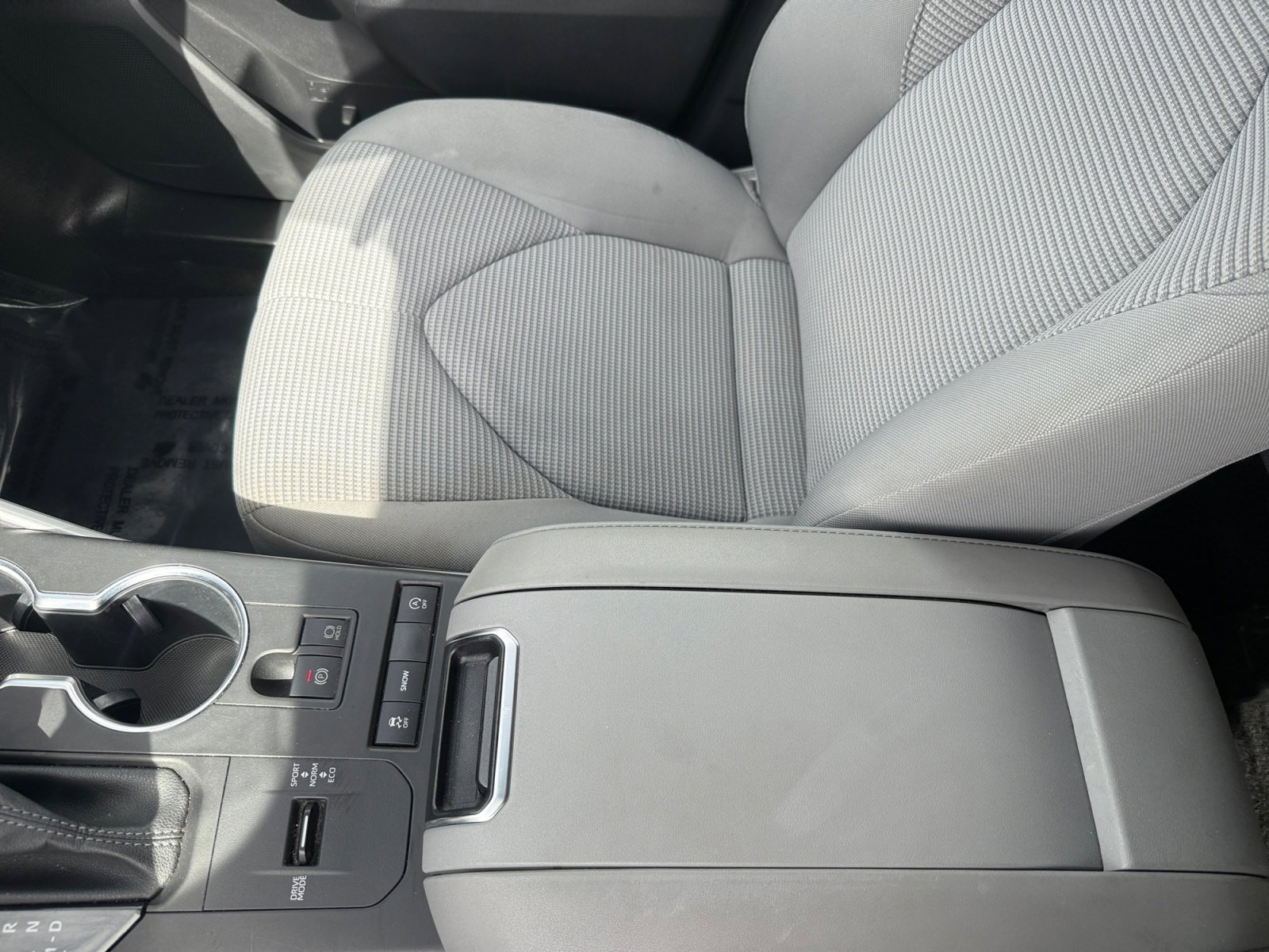 2022 Toyota Highlander LE photo 13