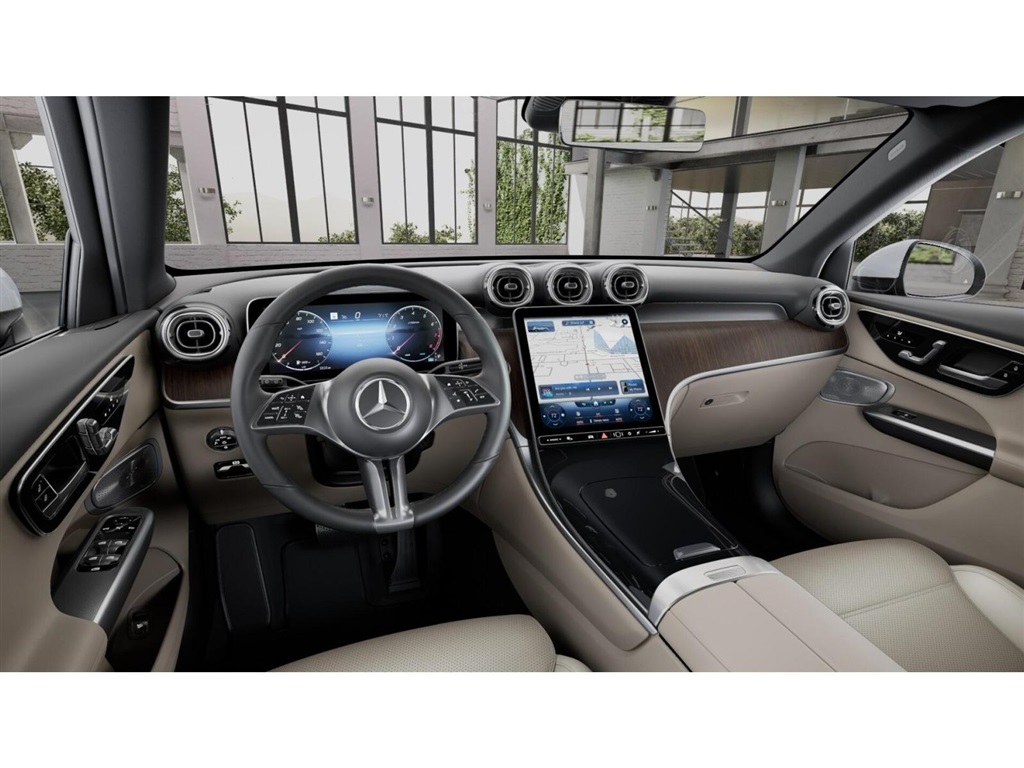 2025 Mercedes Benz GLC 300 4MATIC photo 3