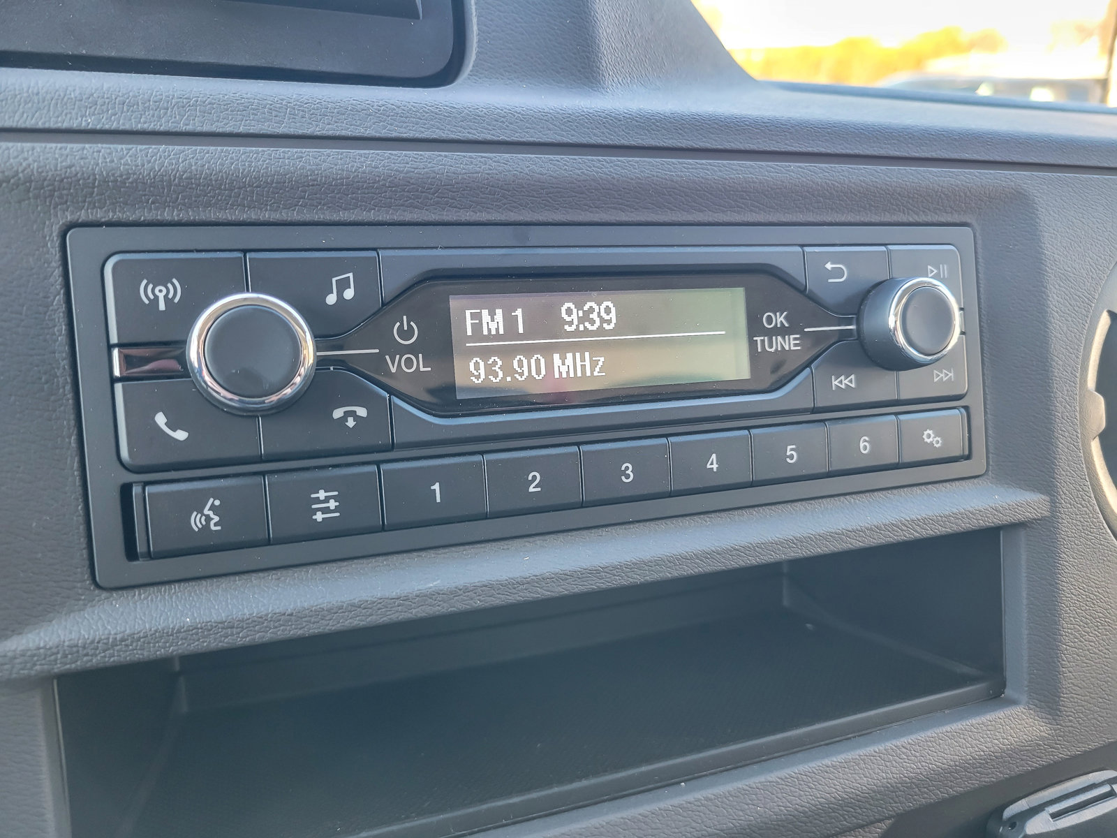 2025 FORD E-350 - Image 21