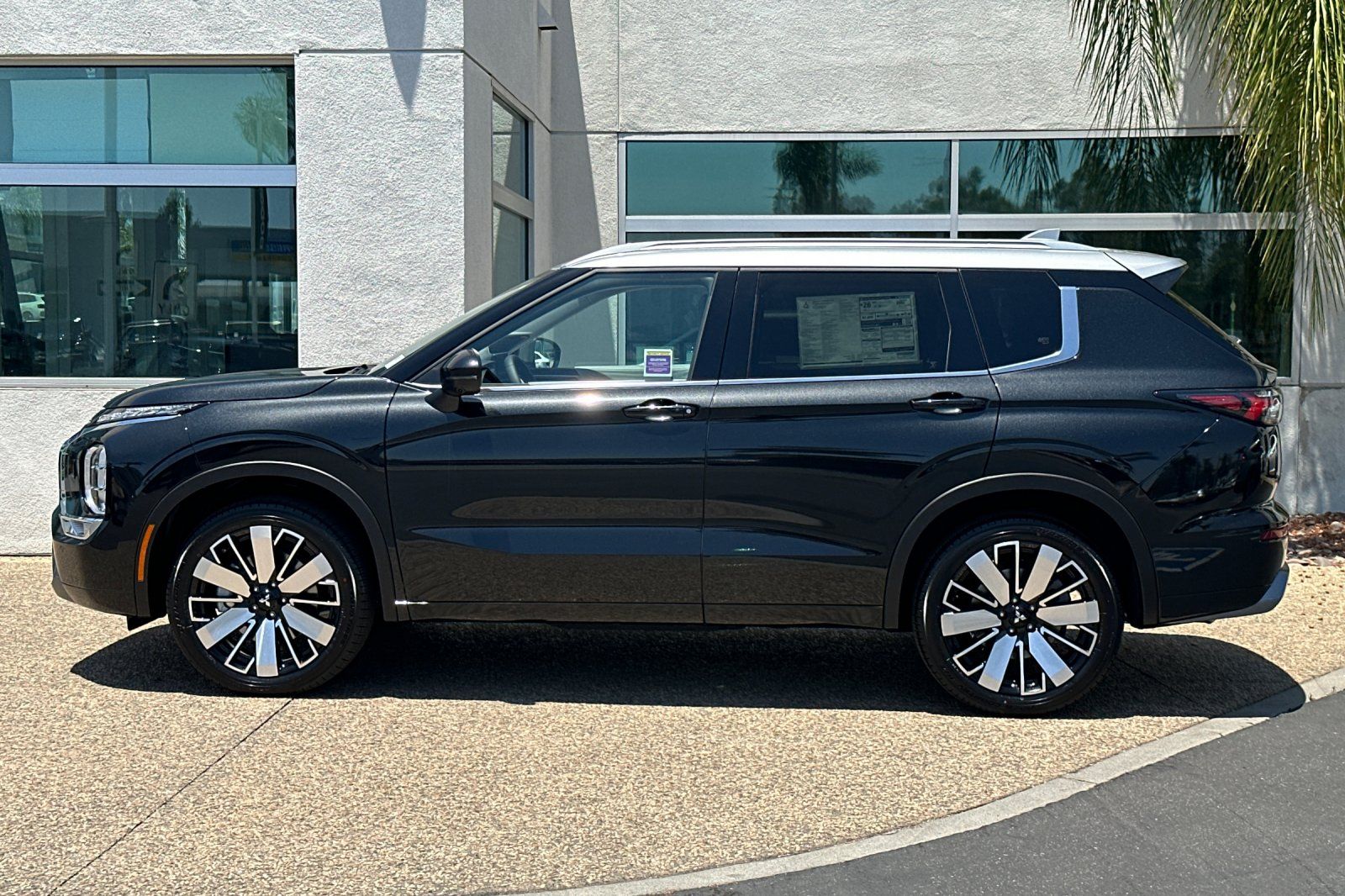2025 Mitsubishi Outlander SEL photo 7
