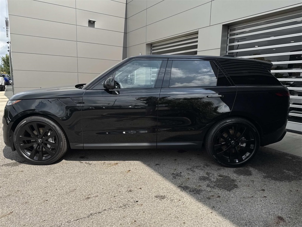 2025 Land Rover Range Rover Sport SE photo 3
