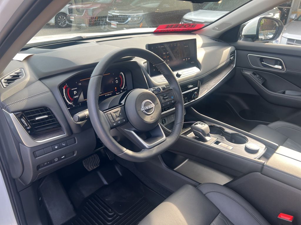 2024 Nissan Rogue Platinum photo 6