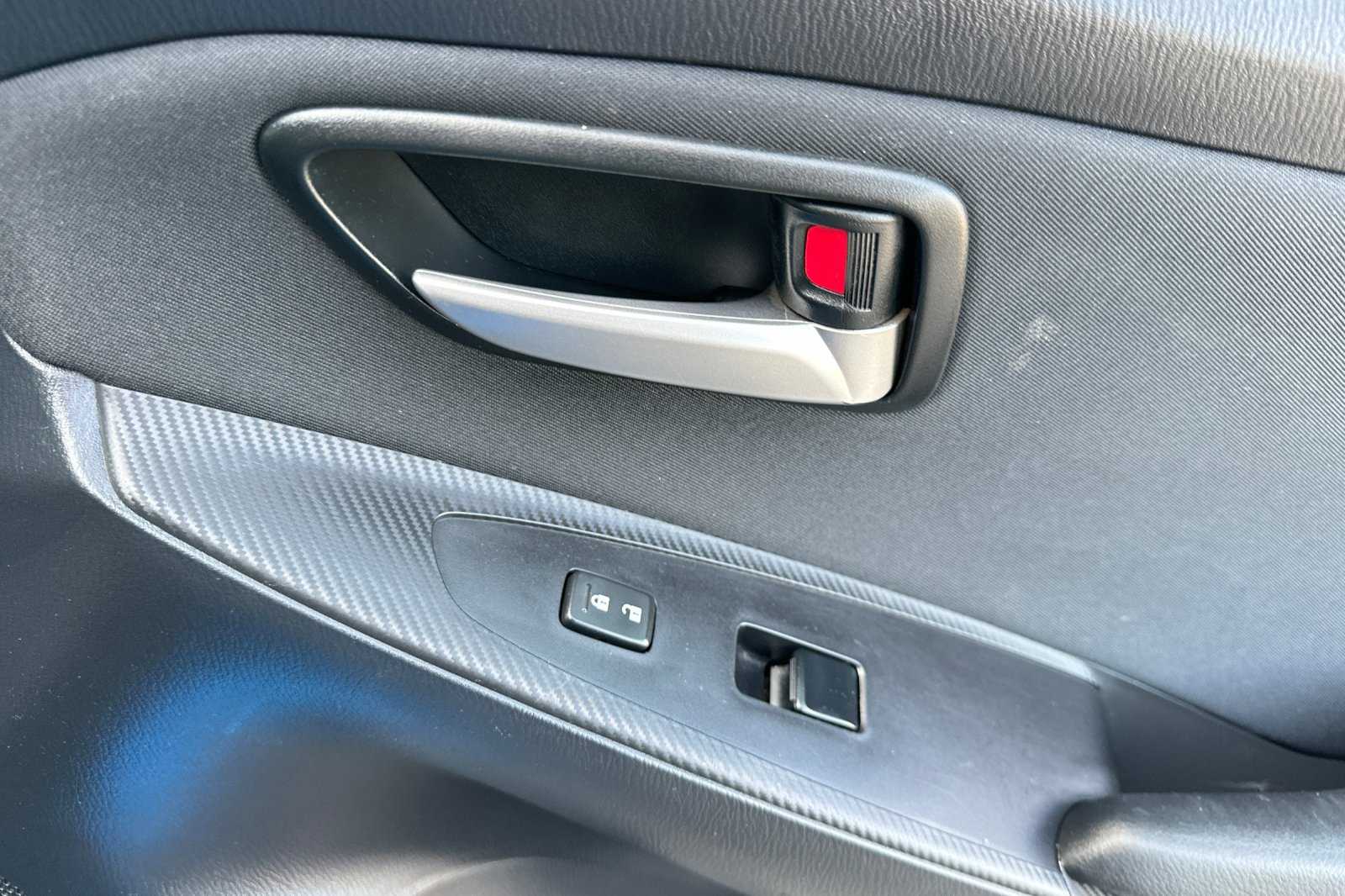 2020 Toyota Yaris LE photo 17