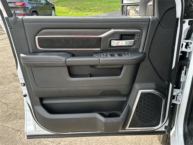 2025 Ram 2500 Laramie photo 24