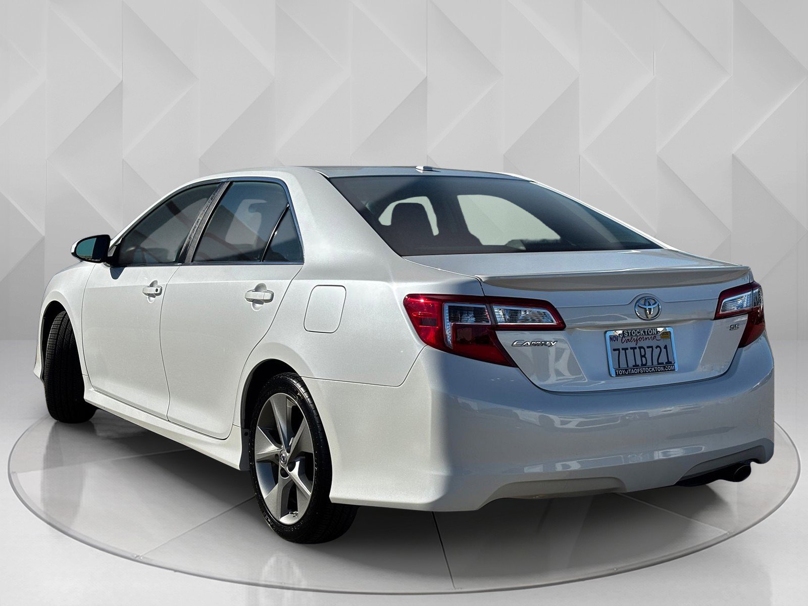 2012 Toyota Camry SE photo 3