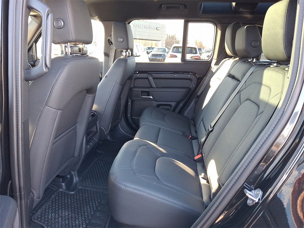 2025 Land Rover Defender 110 S photo 5