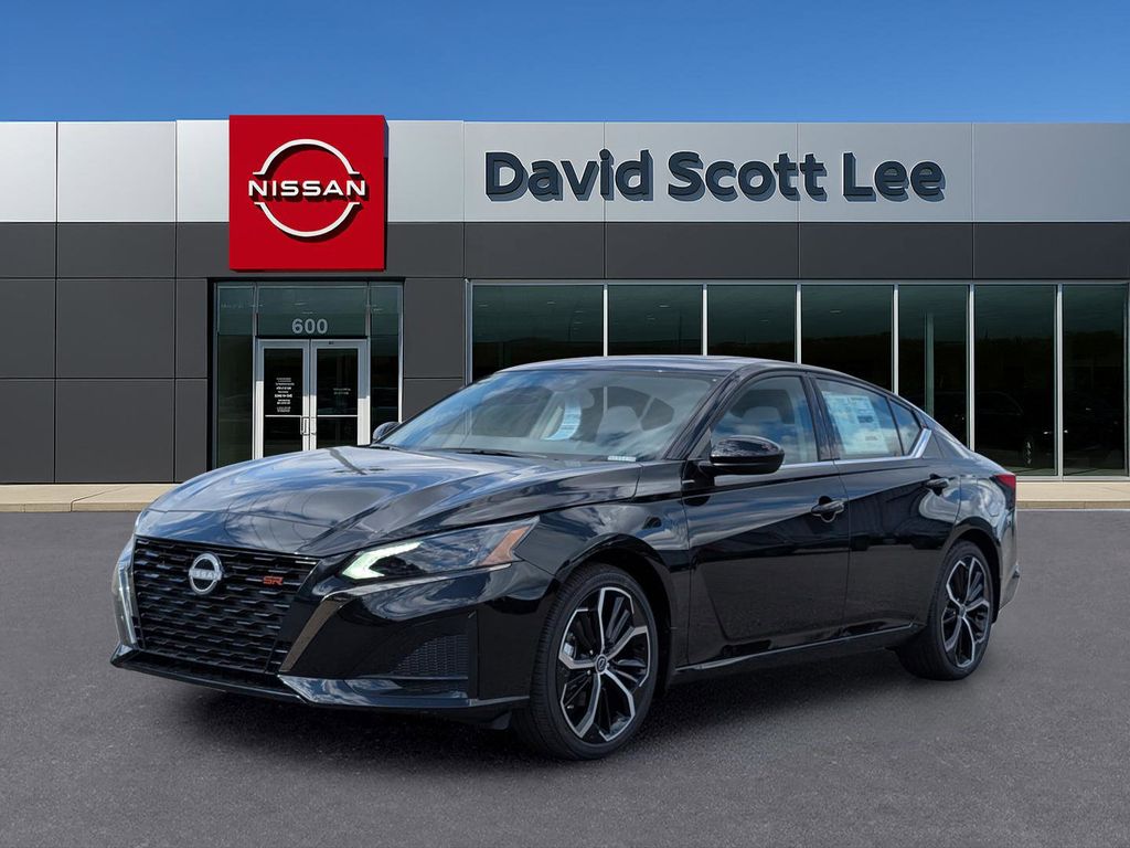 2025 Nissan Altima SR's photo