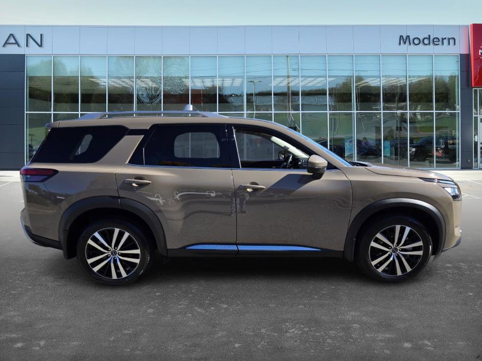 2024 Nissan Pathfinder Platinum photo 4