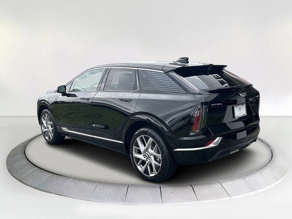 2025 Cadillac Optiq Luxury photo 3