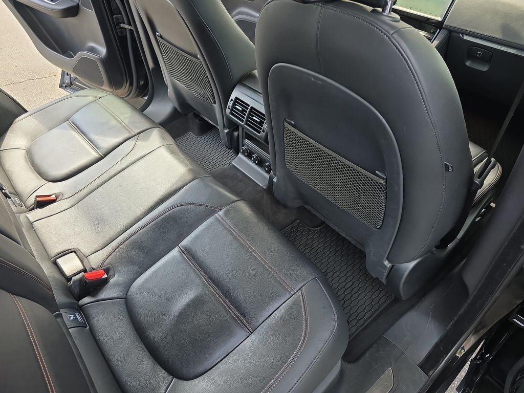2019 Jaguar F-PACE Prestige photo 10