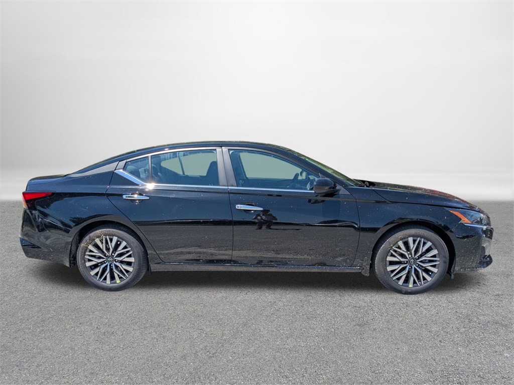 2025 Nissan Altima 2.5 SV photo 2